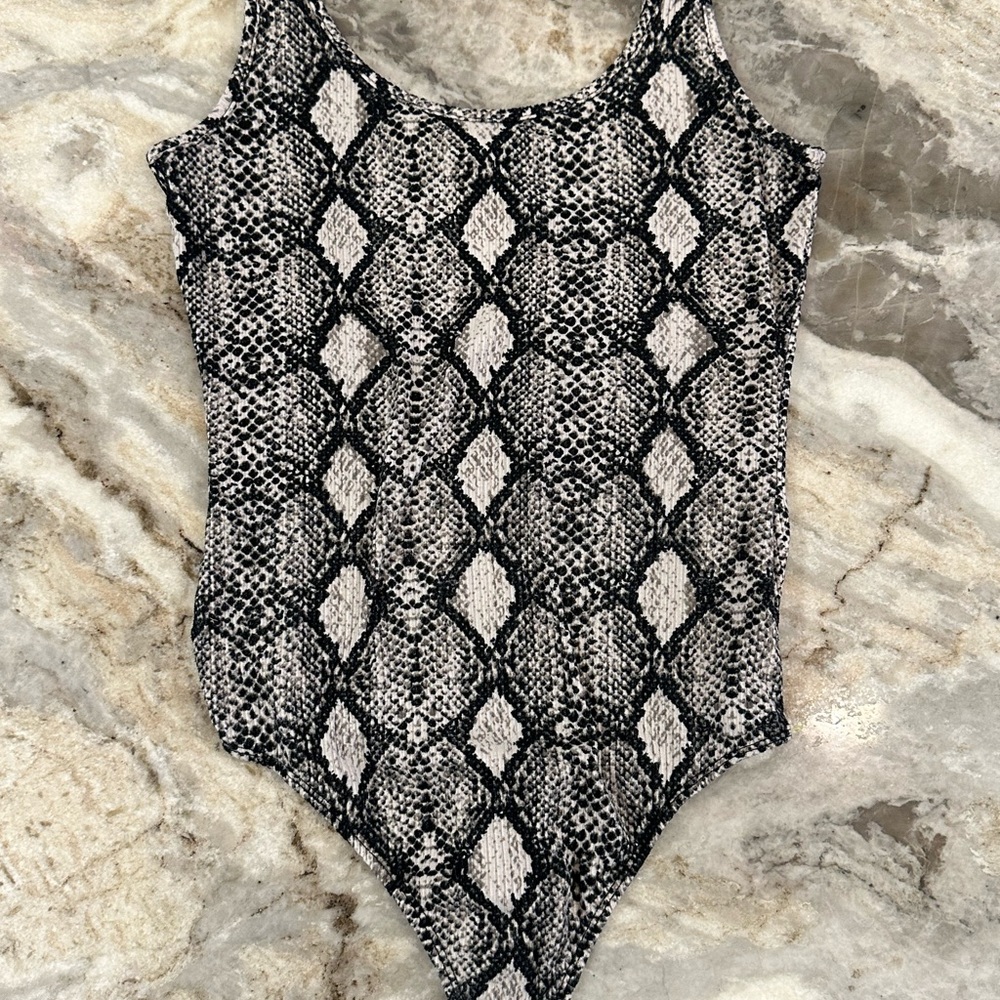 Sexy snakeskin body suit by Timing - Picture 2 of 4